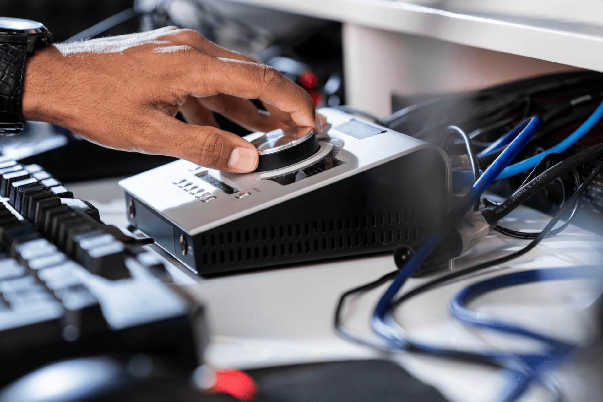 設計で差がつく！ノイズ対策の基本を解説 | インターネット研究室